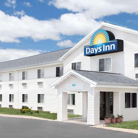 Days Inn Neenah Exteriör bild