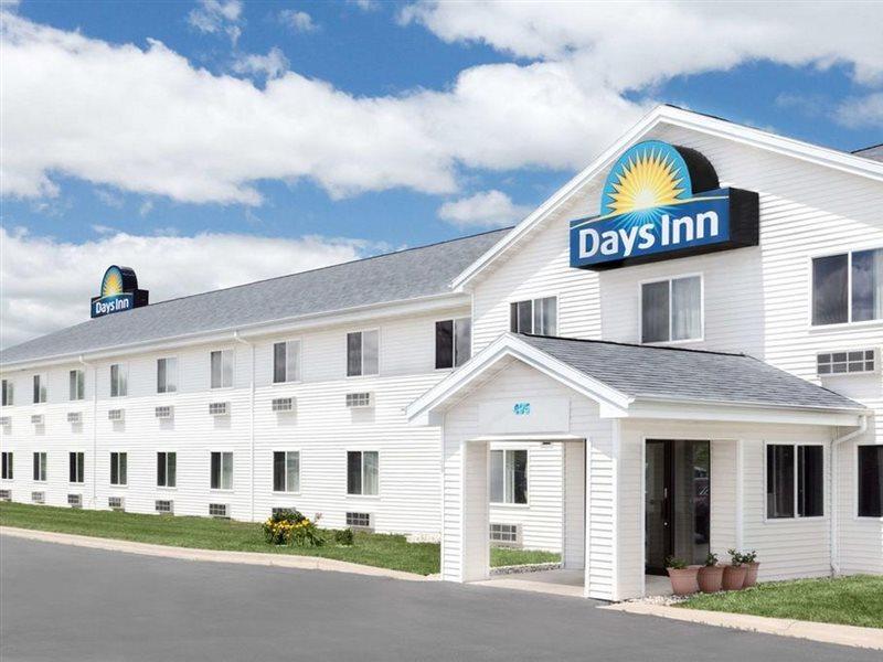 Days Inn Neenah Exteriör bild