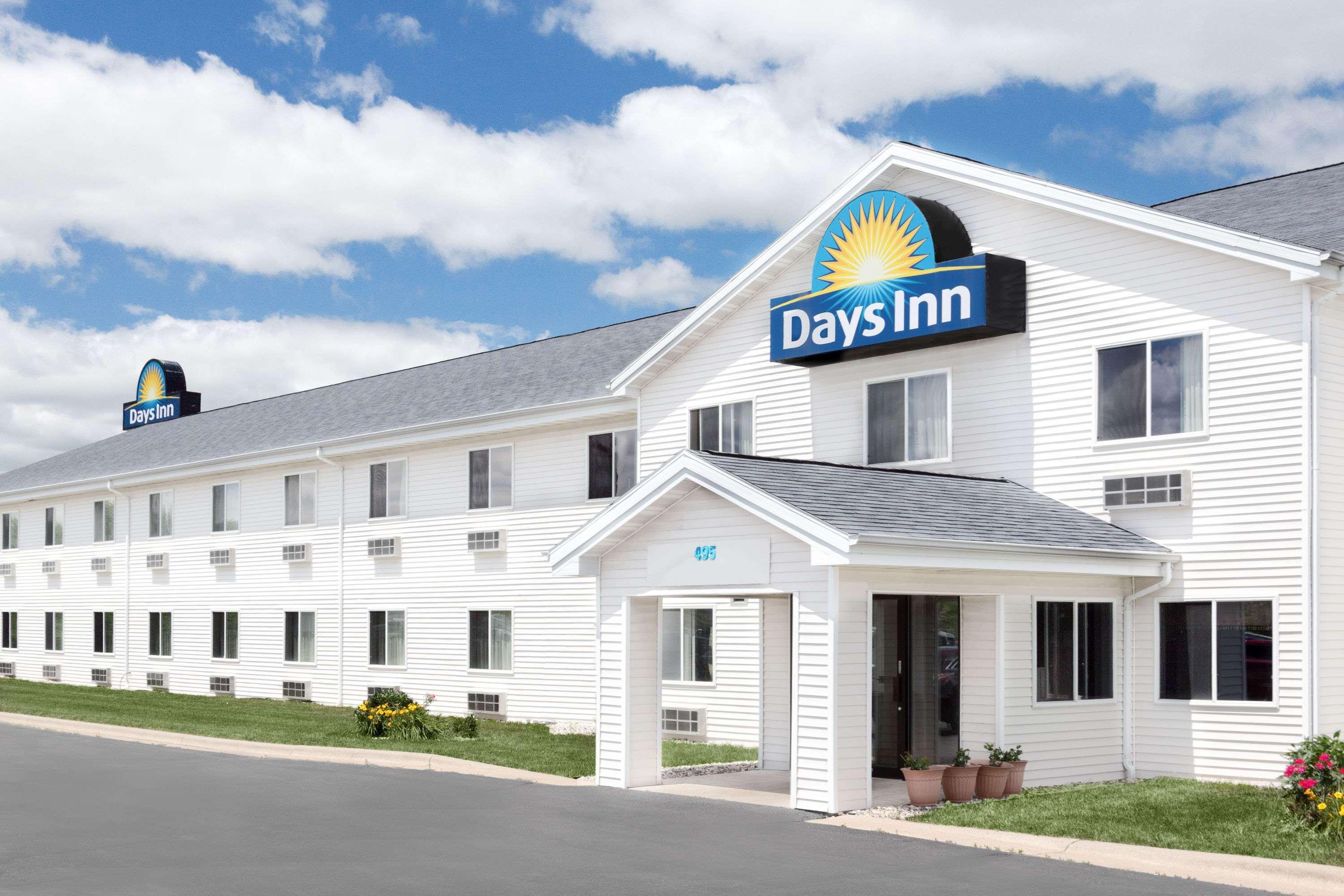 Days Inn Neenah Exteriör bild